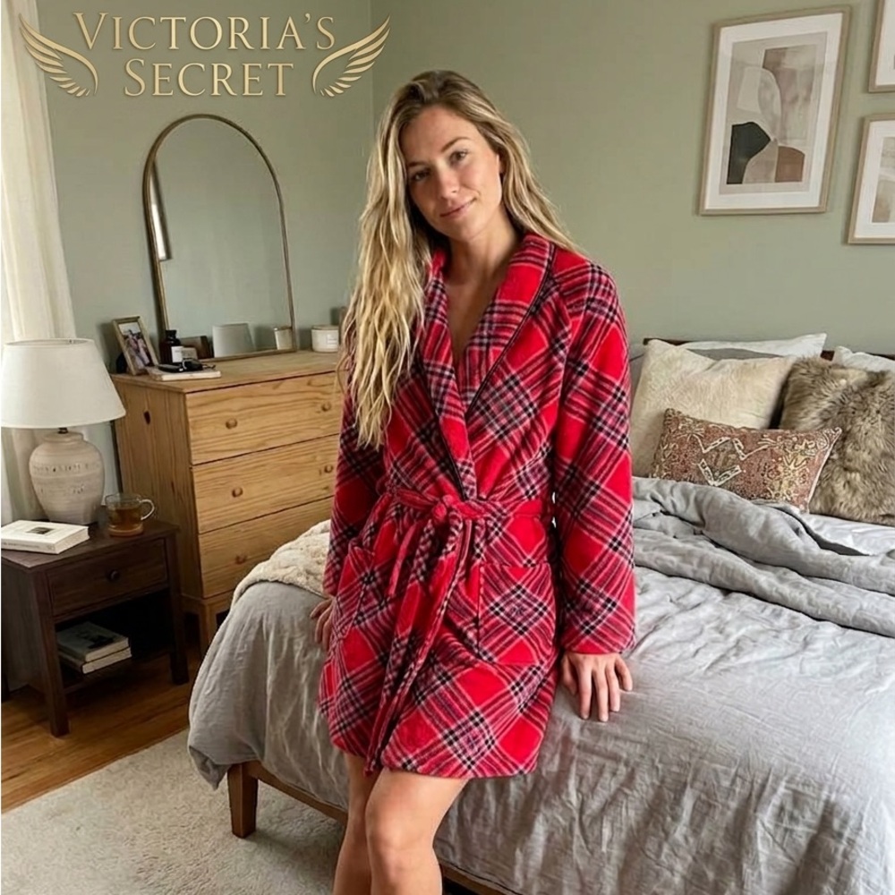 Victoria's Secret Red Plaid Fleece Robe Medium Soft Cozy Belted Lounge Bathrobe